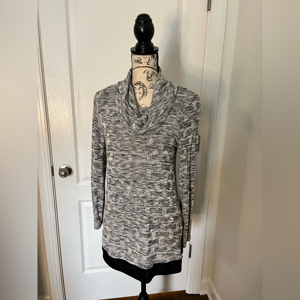 Chico’s black and white sweater w cow neck